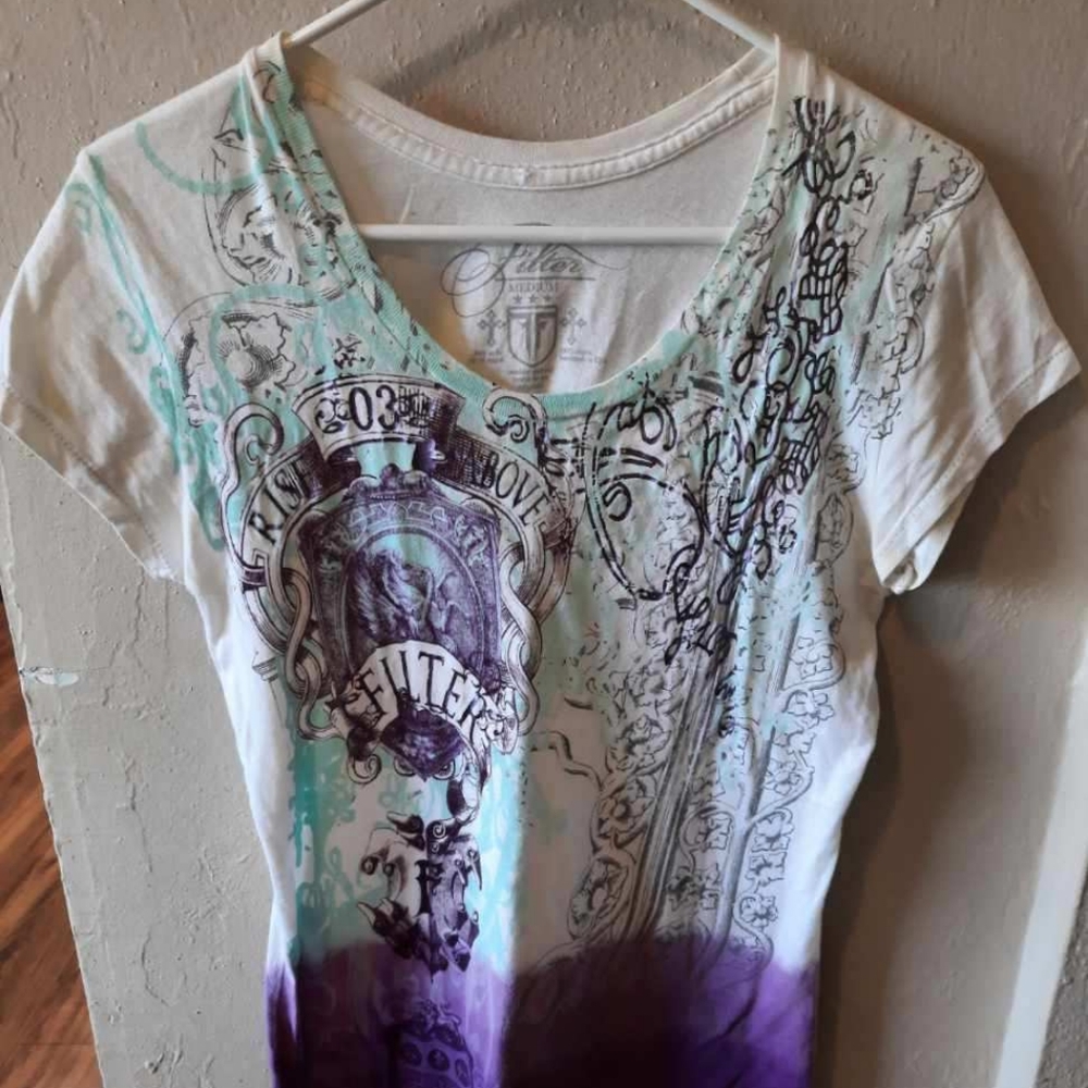 Women's size Medium short sleeve shirt.